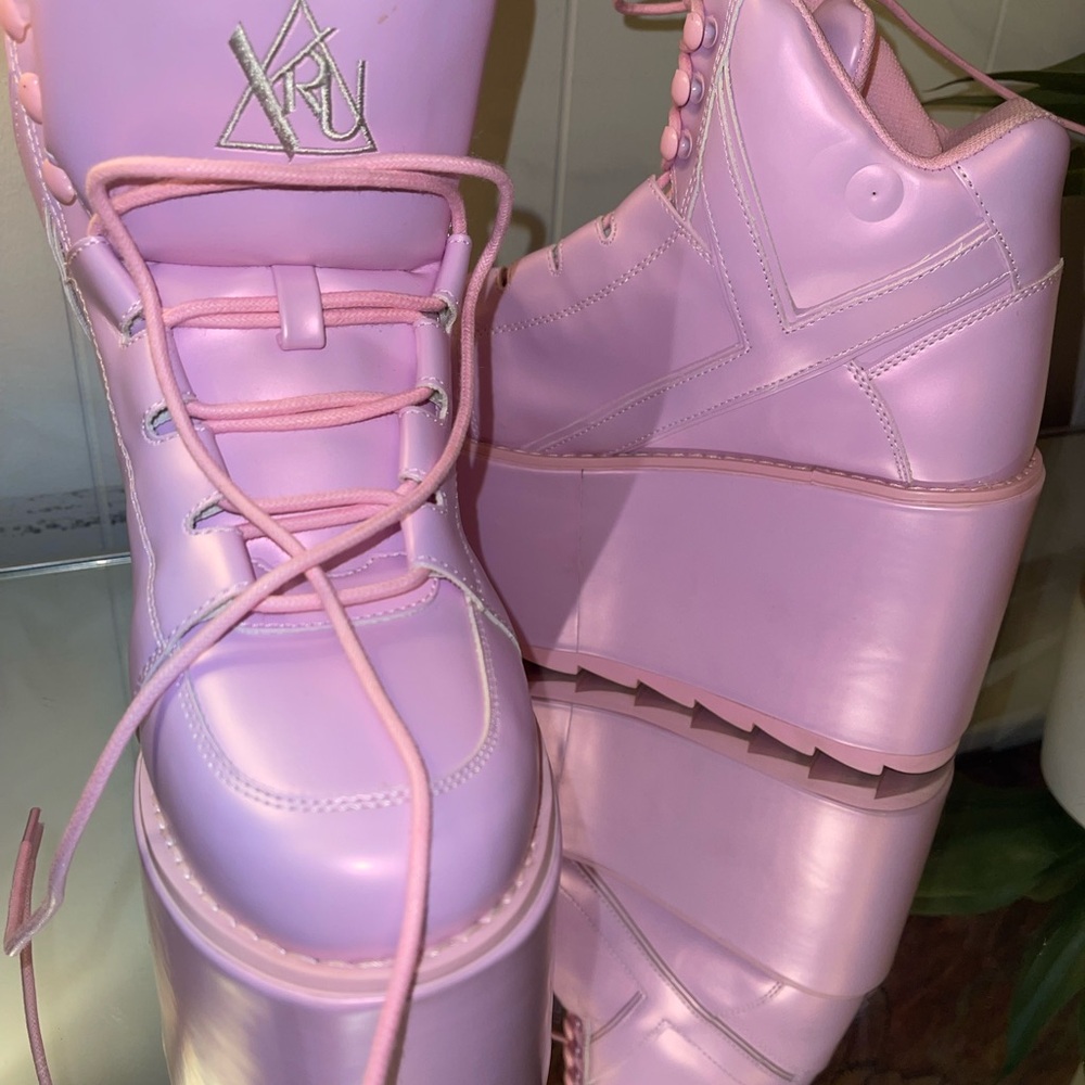 YRU Qozmo pink pearl platforms